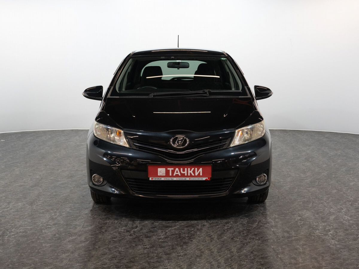 Toyota Vitz 2012 - фото автомобиля
