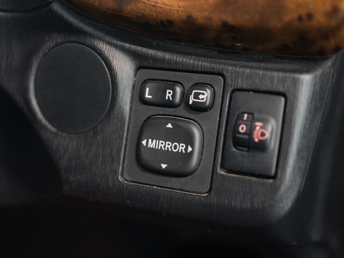 Toyota Vitz 2012 - фото автомобиля