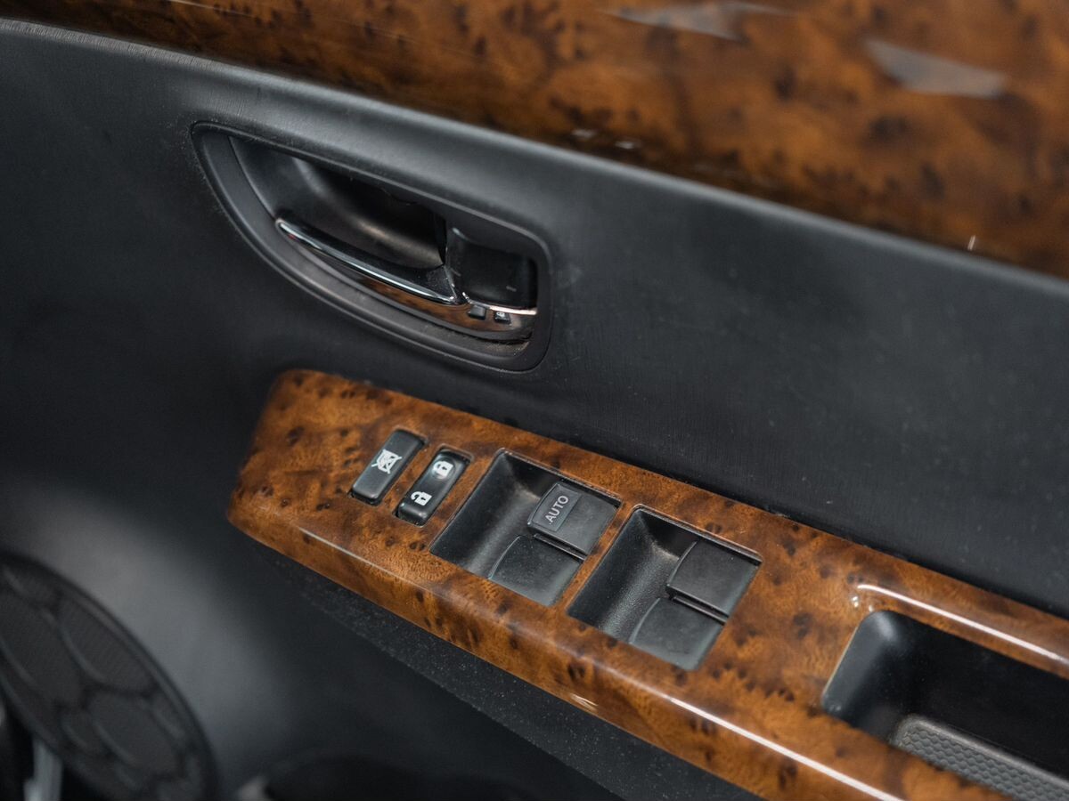 Toyota Vitz 2012 - фото автомобиля