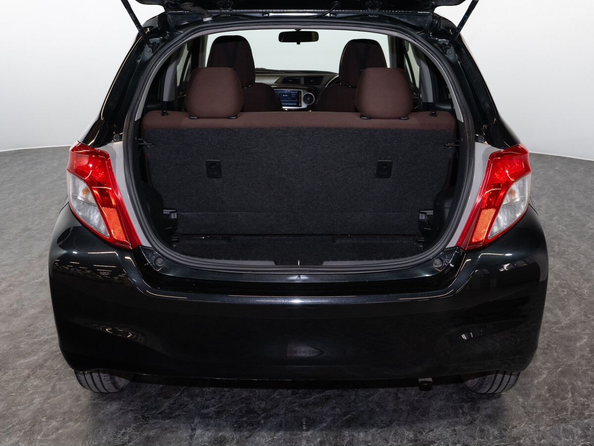 Toyota Vitz 2012 - фото автомобиля