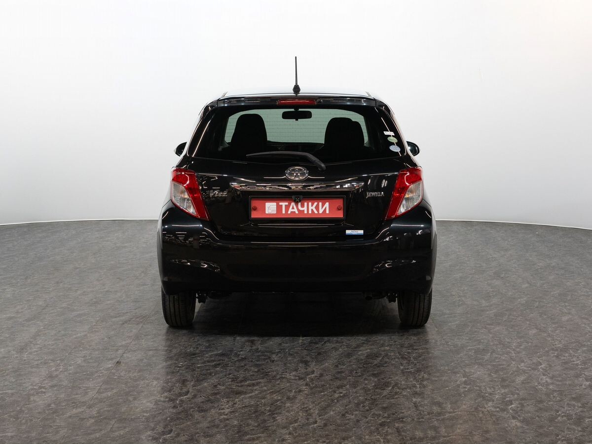 Toyota Vitz 2012 - фото автомобиля
