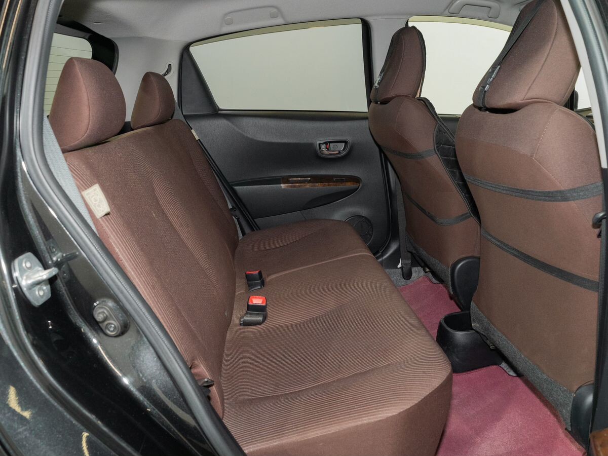 Toyota Vitz 2012 - фото автомобиля