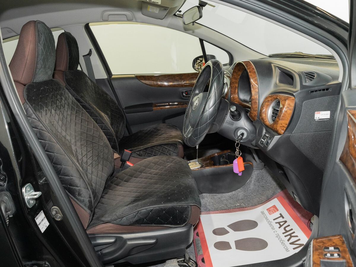 Toyota Vitz 2012 - фото автомобиля