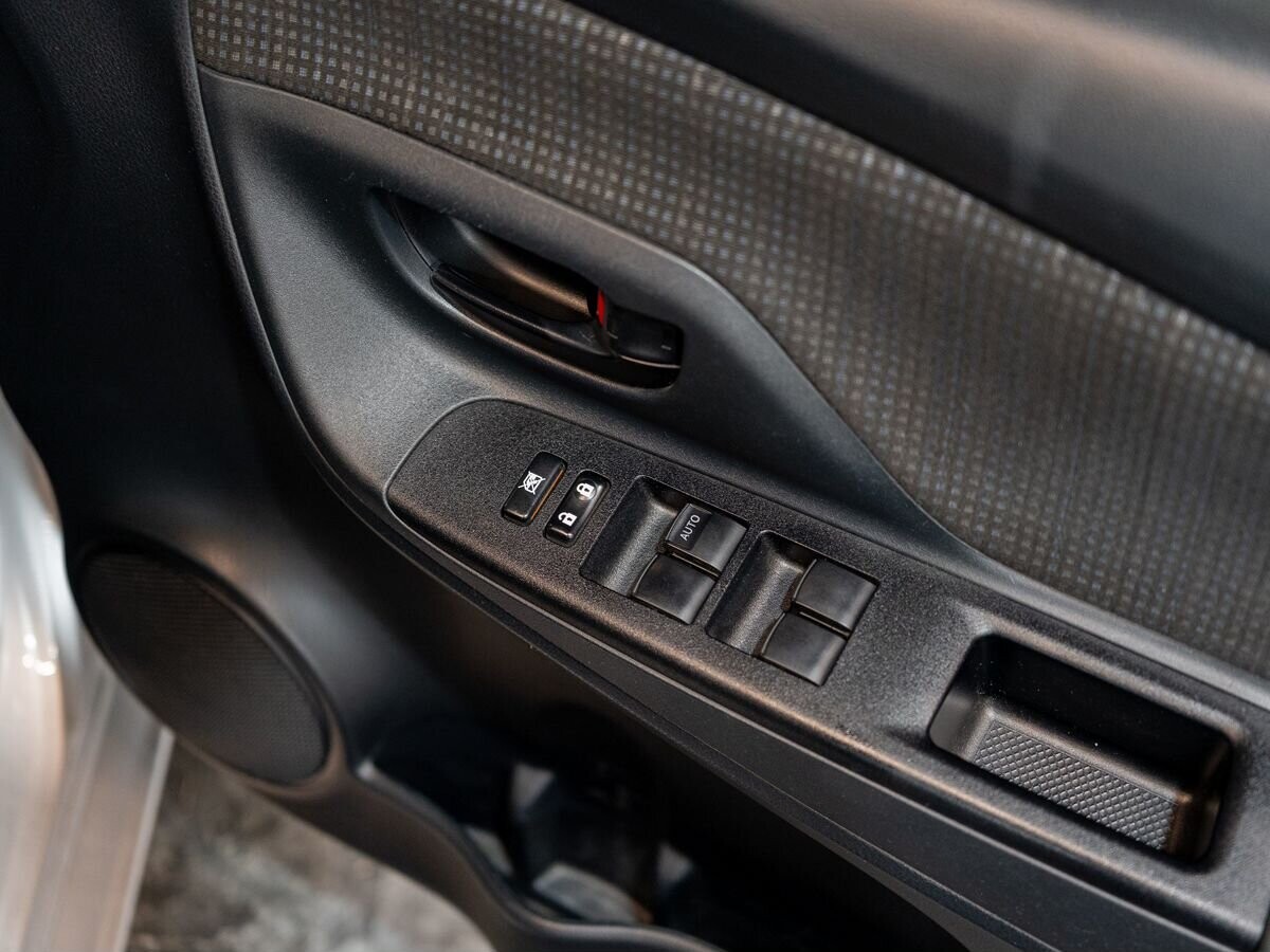 Toyota Vitz 2018 - фото автомобиля