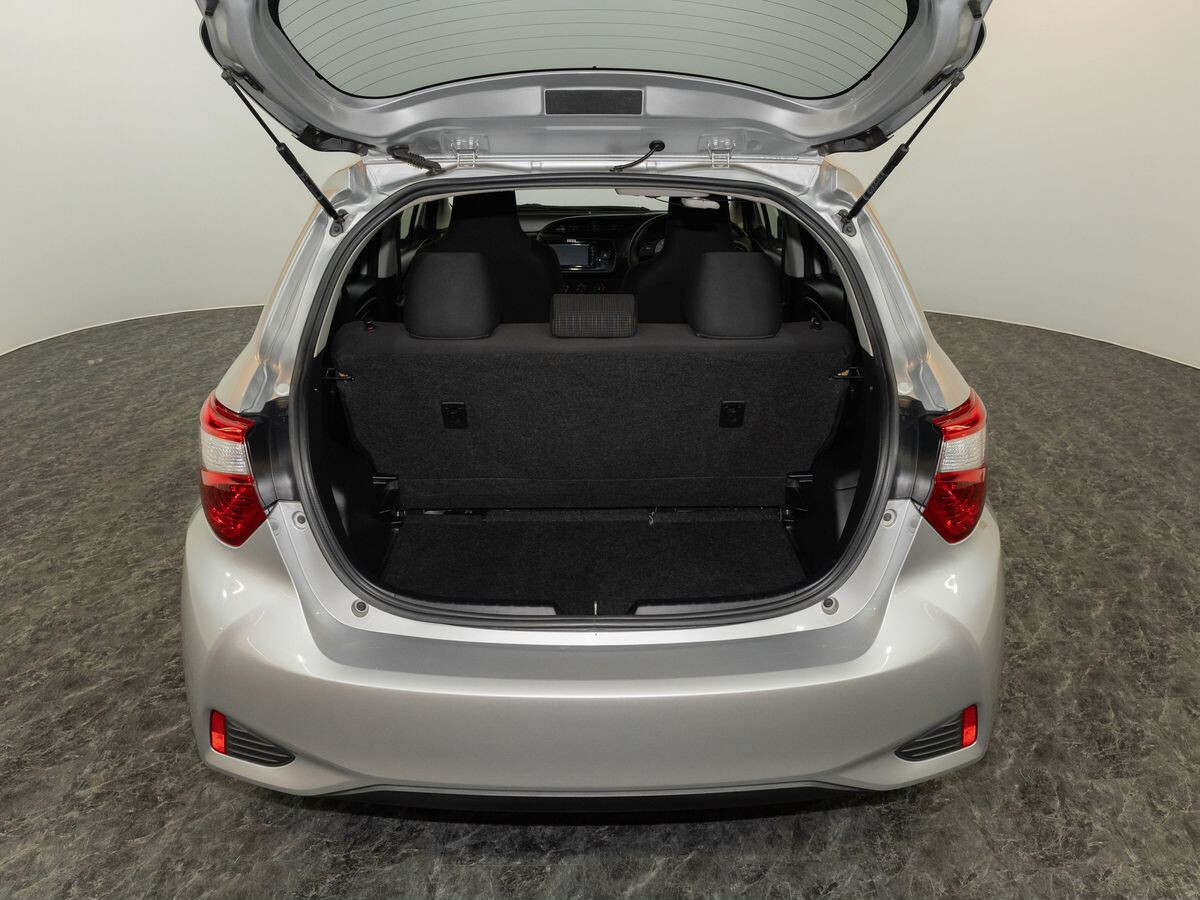Toyota Vitz 2018 - фото автомобиля