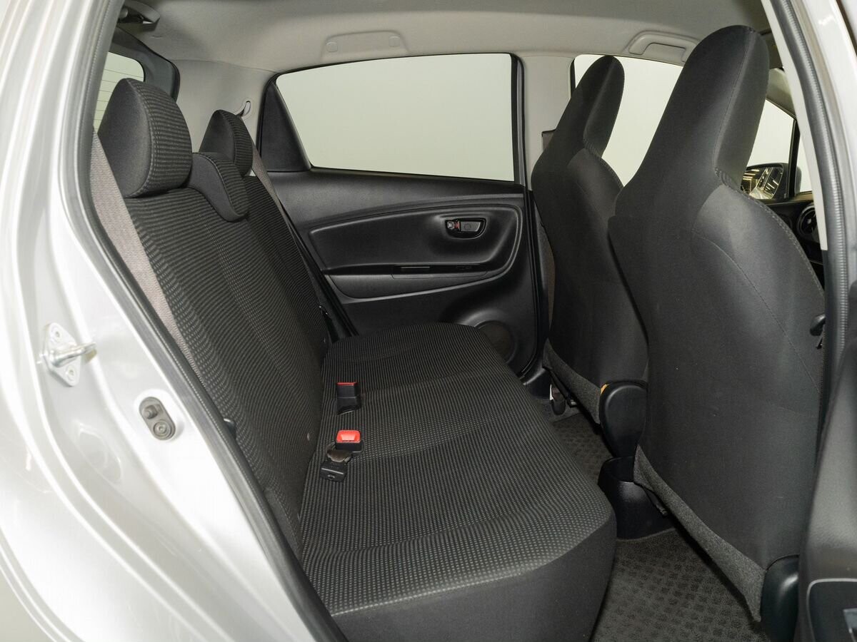 Toyota Vitz 2018 - фото автомобиля