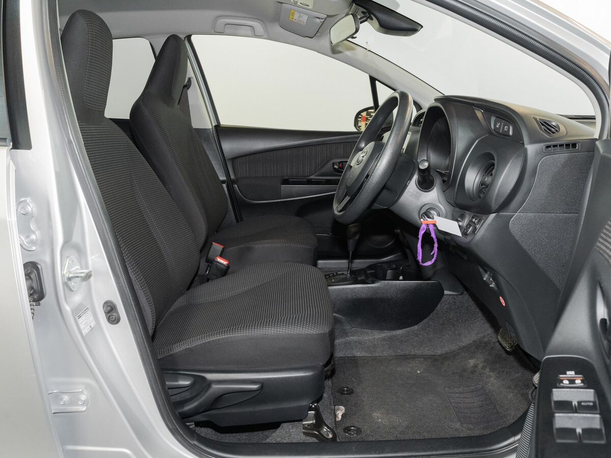 Toyota Vitz 2018 - фото автомобиля