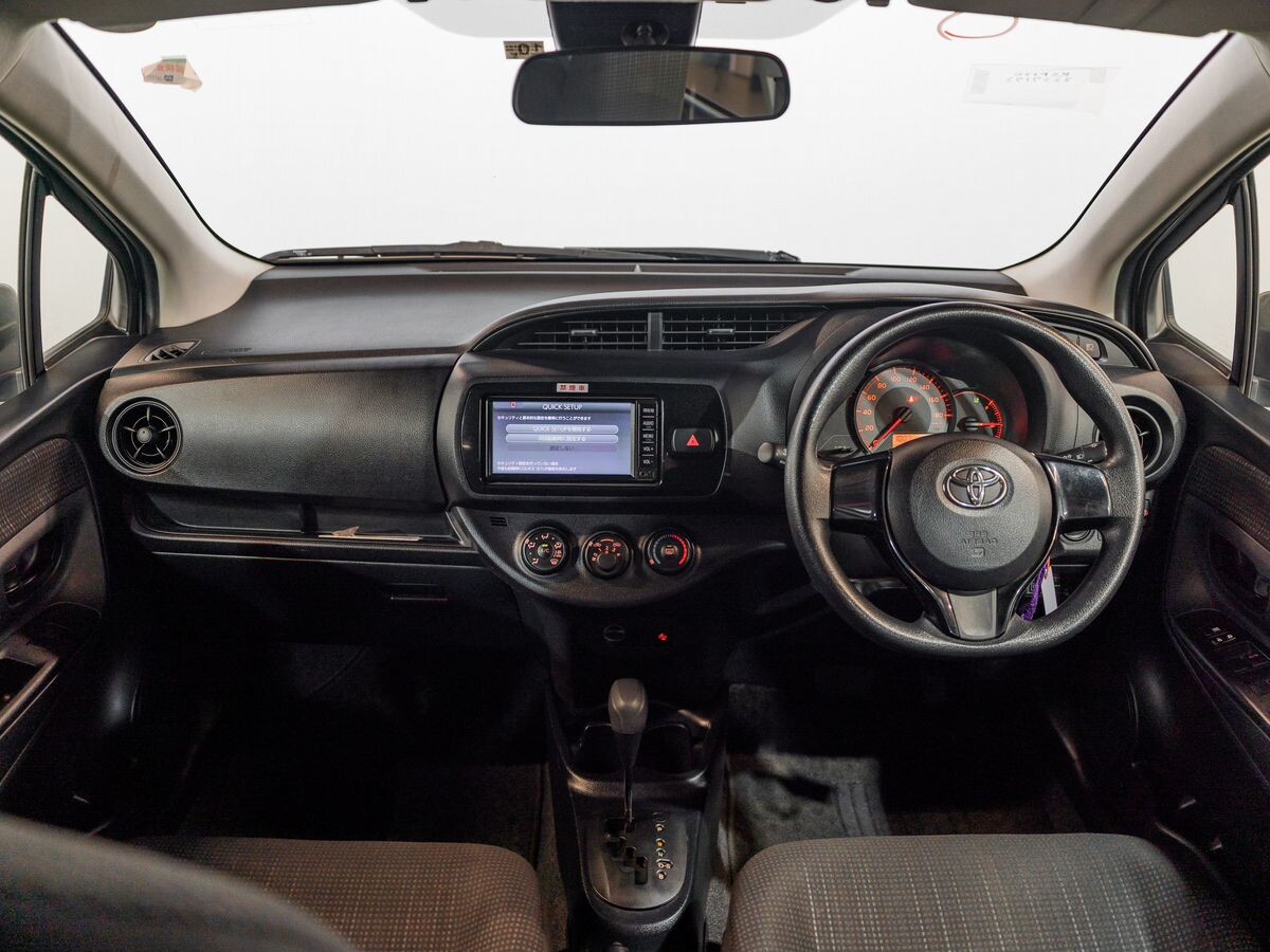 Toyota Vitz 2018 - фото автомобиля