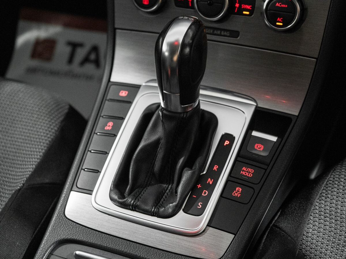 Volkswagen Passat 2012 - фото автомобиля