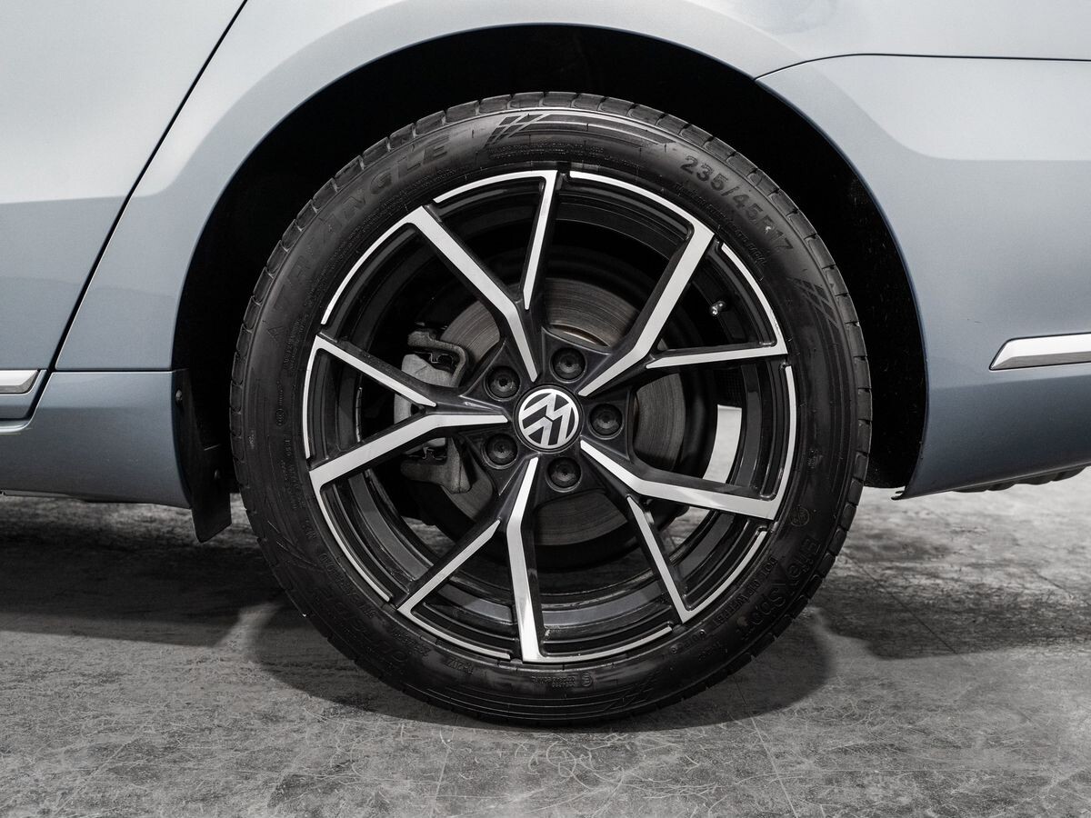 Volkswagen Passat 2012 - фото автомобиля