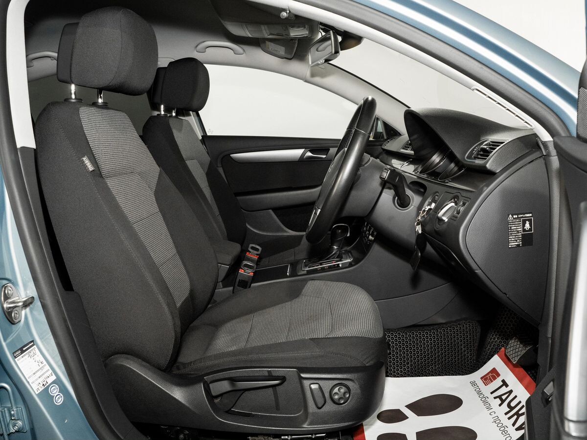 Volkswagen Passat 2012 - фото автомобиля