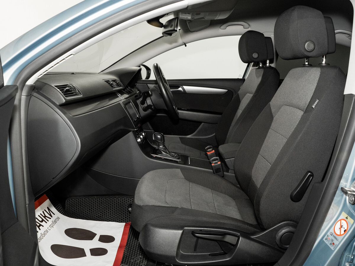 Volkswagen Passat 2012 - фото автомобиля