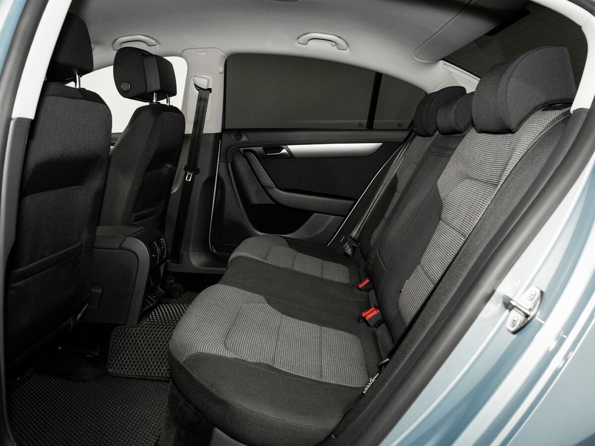 Volkswagen Passat 2012 - фото автомобиля