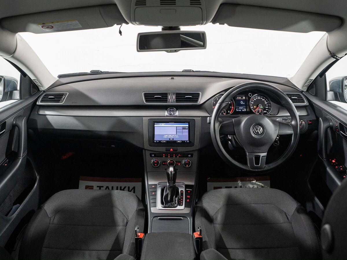Volkswagen Passat 2012 - фото автомобиля
