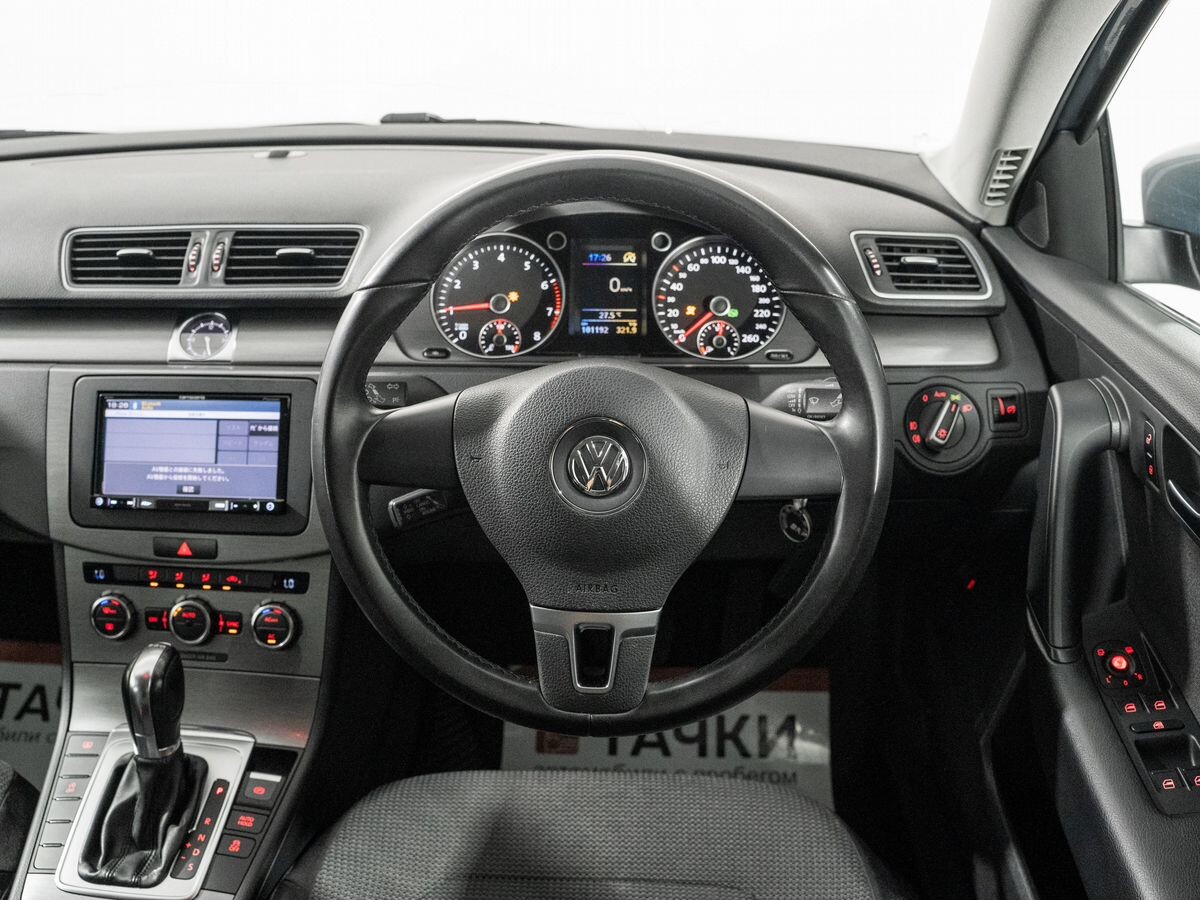 Volkswagen Passat 2012 - фото автомобиля