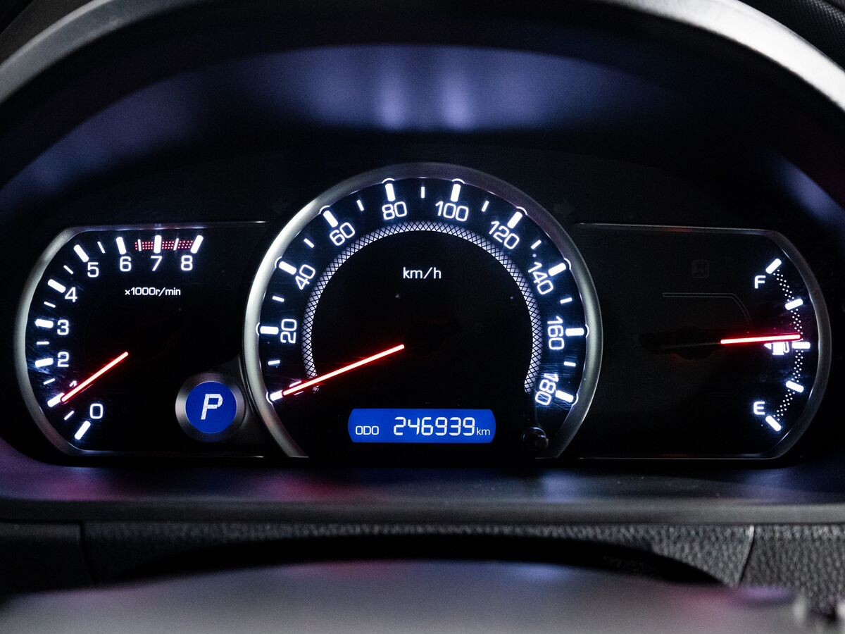 Toyota Voxy 2014 - фото автомобиля