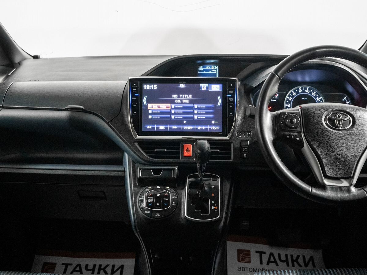 Toyota Voxy 2014 - фото автомобиля
