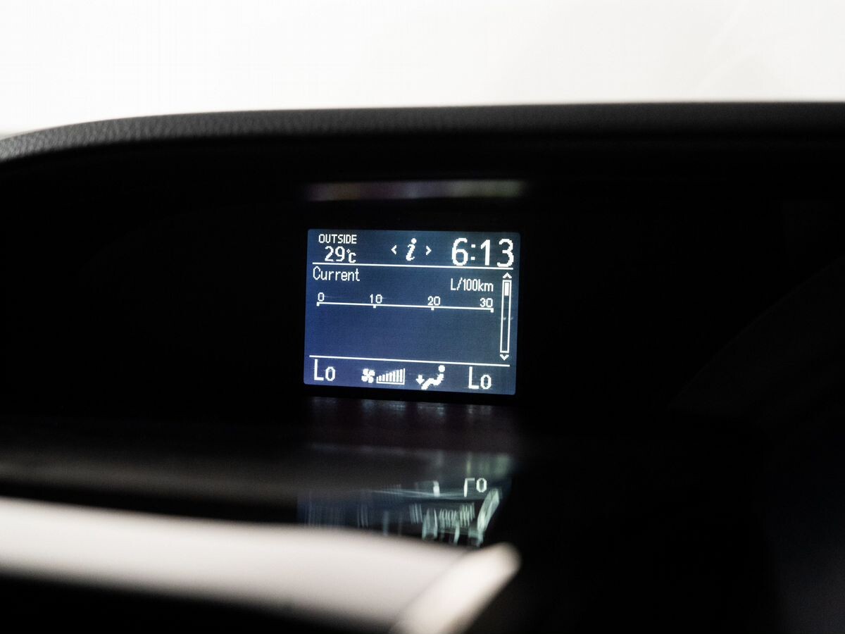 Toyota Voxy 2014 - фото автомобиля
