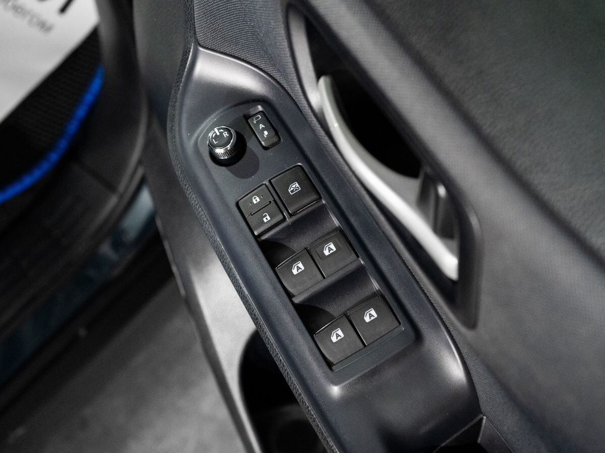 Toyota Voxy 2014 - фото автомобиля
