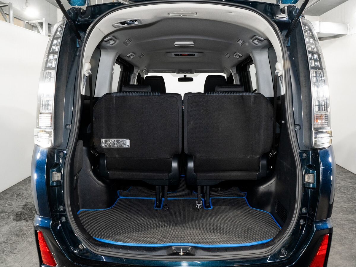 Toyota Voxy 2014 - фото автомобиля