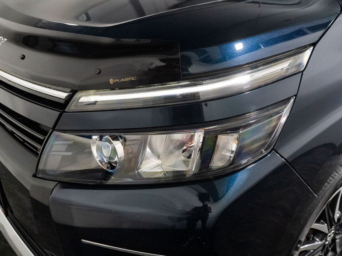 Toyota Voxy 2014 - фото автомобиля