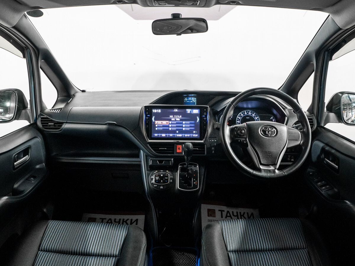 Toyota Voxy 2014 - фото автомобиля