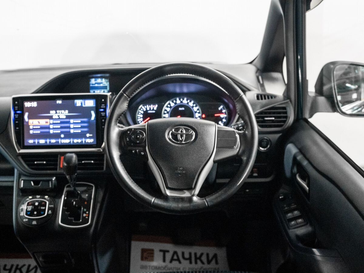 Toyota Voxy 2014 - фото автомобиля