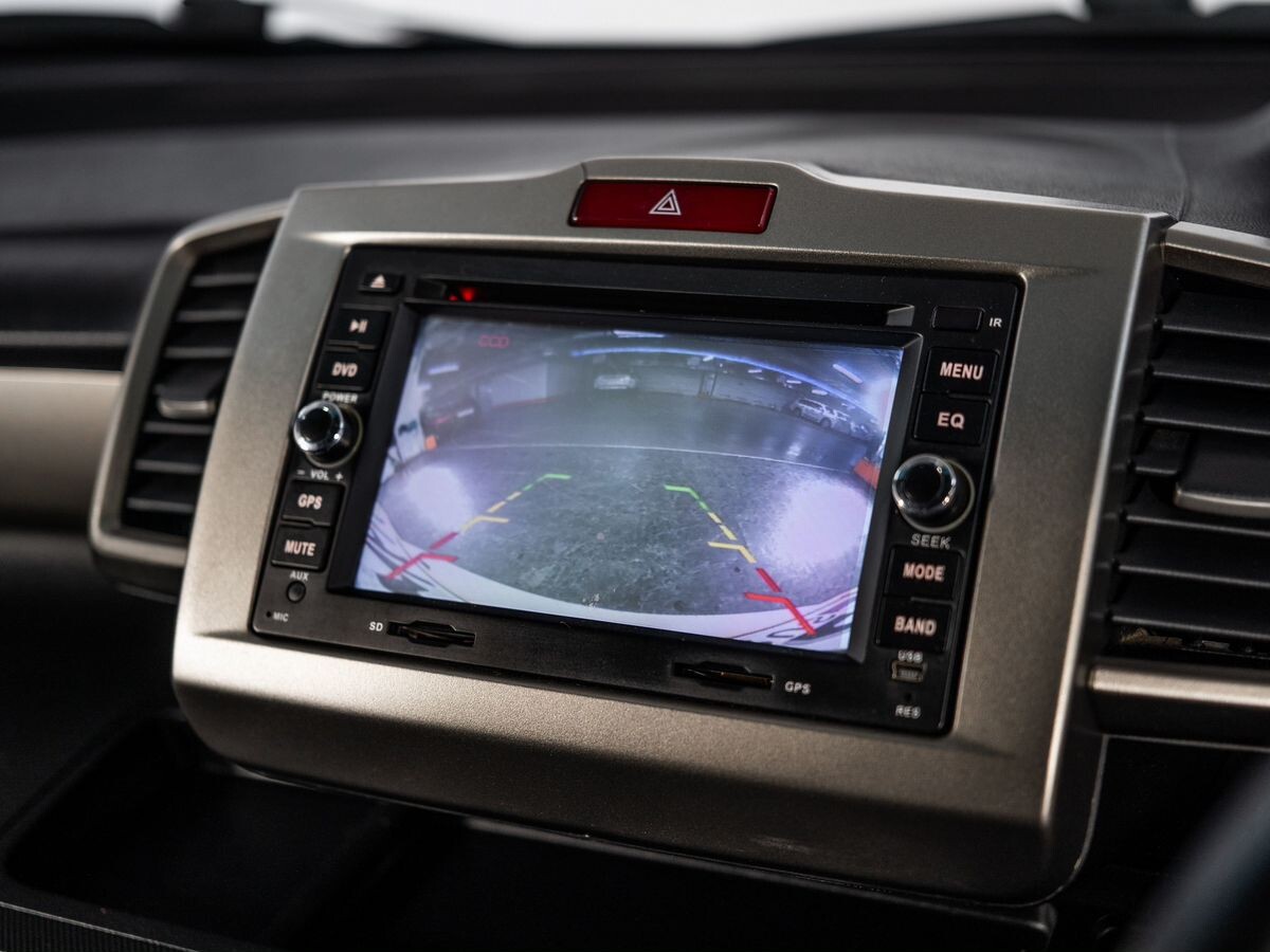 Honda Freed Spike 2012 - фото автомобиля
