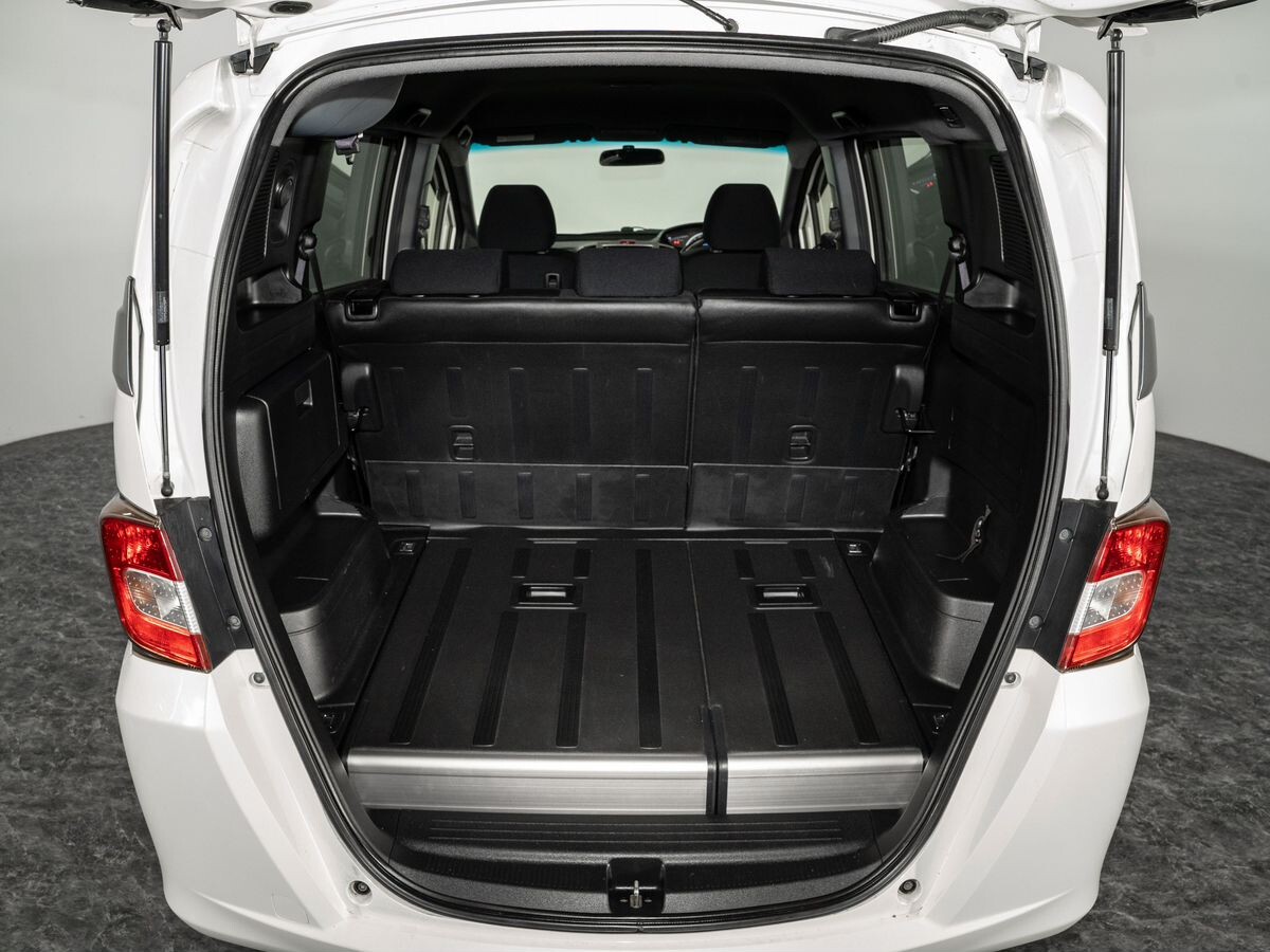 Honda Freed Spike 2012 - фото автомобиля
