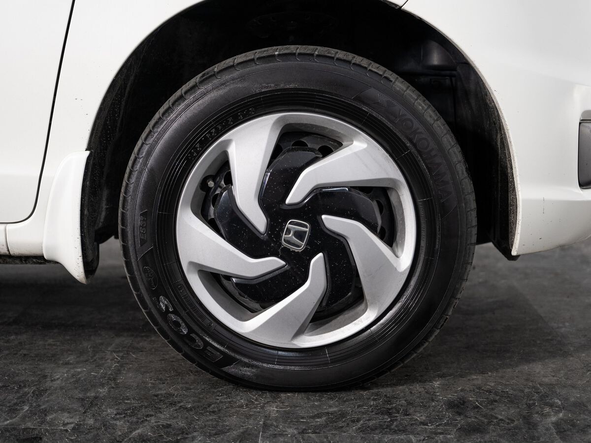 Honda Freed Spike 2012 - фото автомобиля