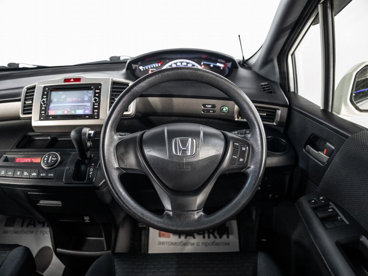 Honda Freed Spike 2012 - фото автомобиля