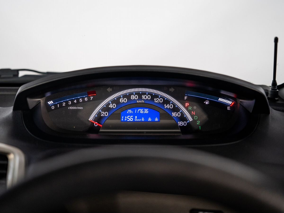 Honda Freed Spike 2012 - фото автомобиля