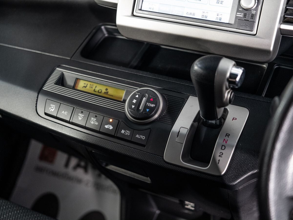 Honda Freed 2012 - фото автомобиля