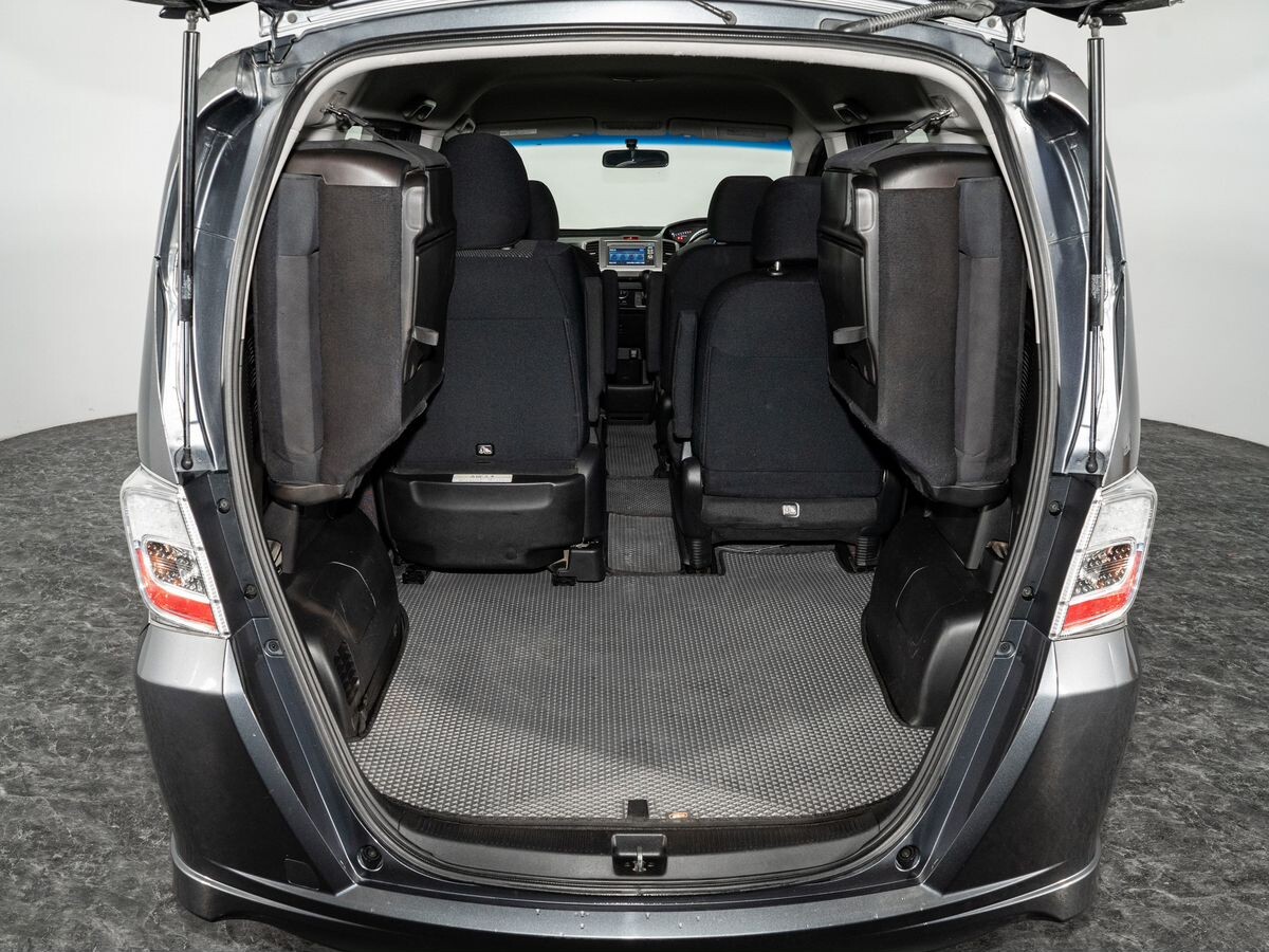 Honda Freed 2012 - фото автомобиля