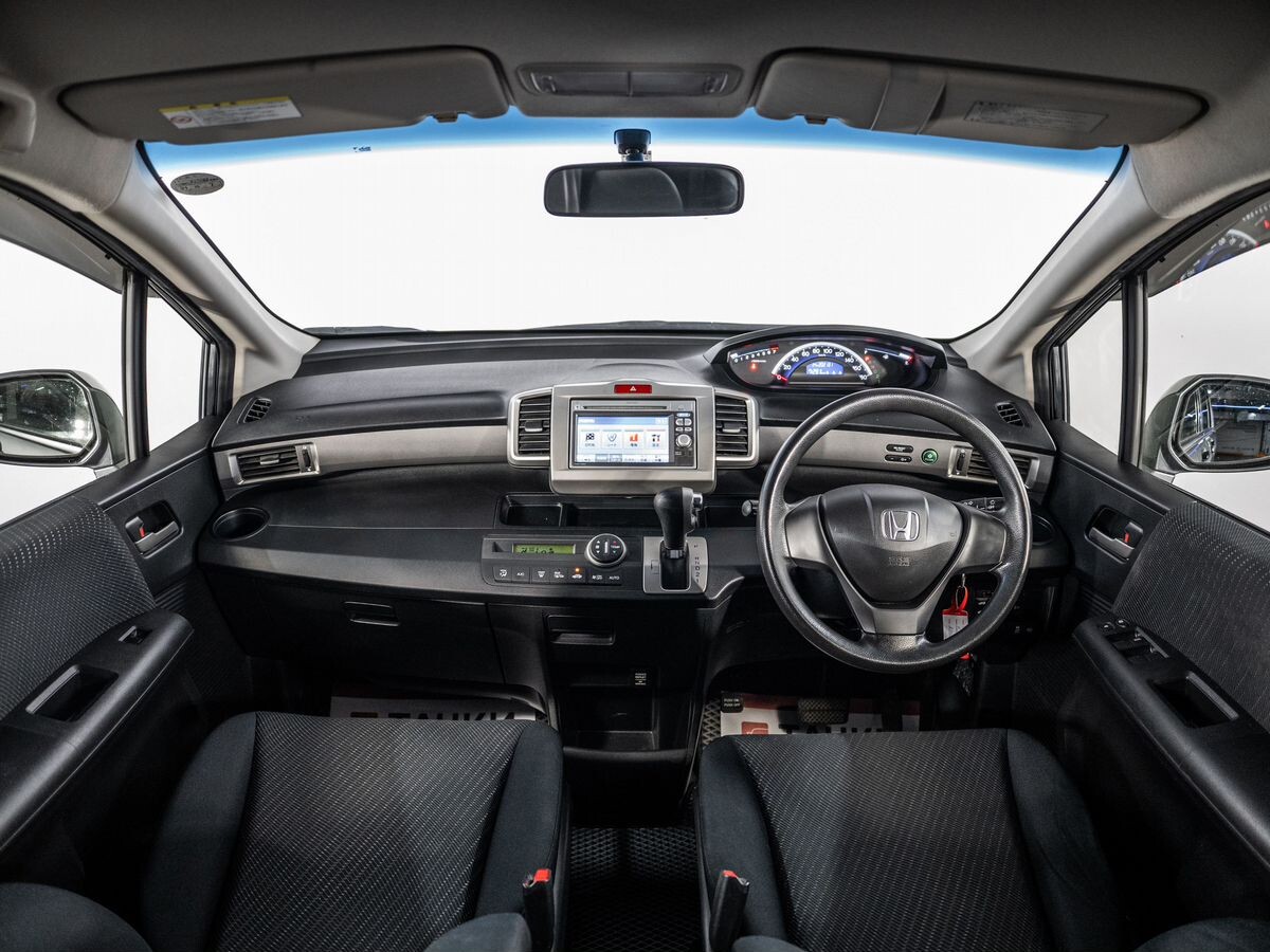 Honda Freed 2012 - фото автомобиля