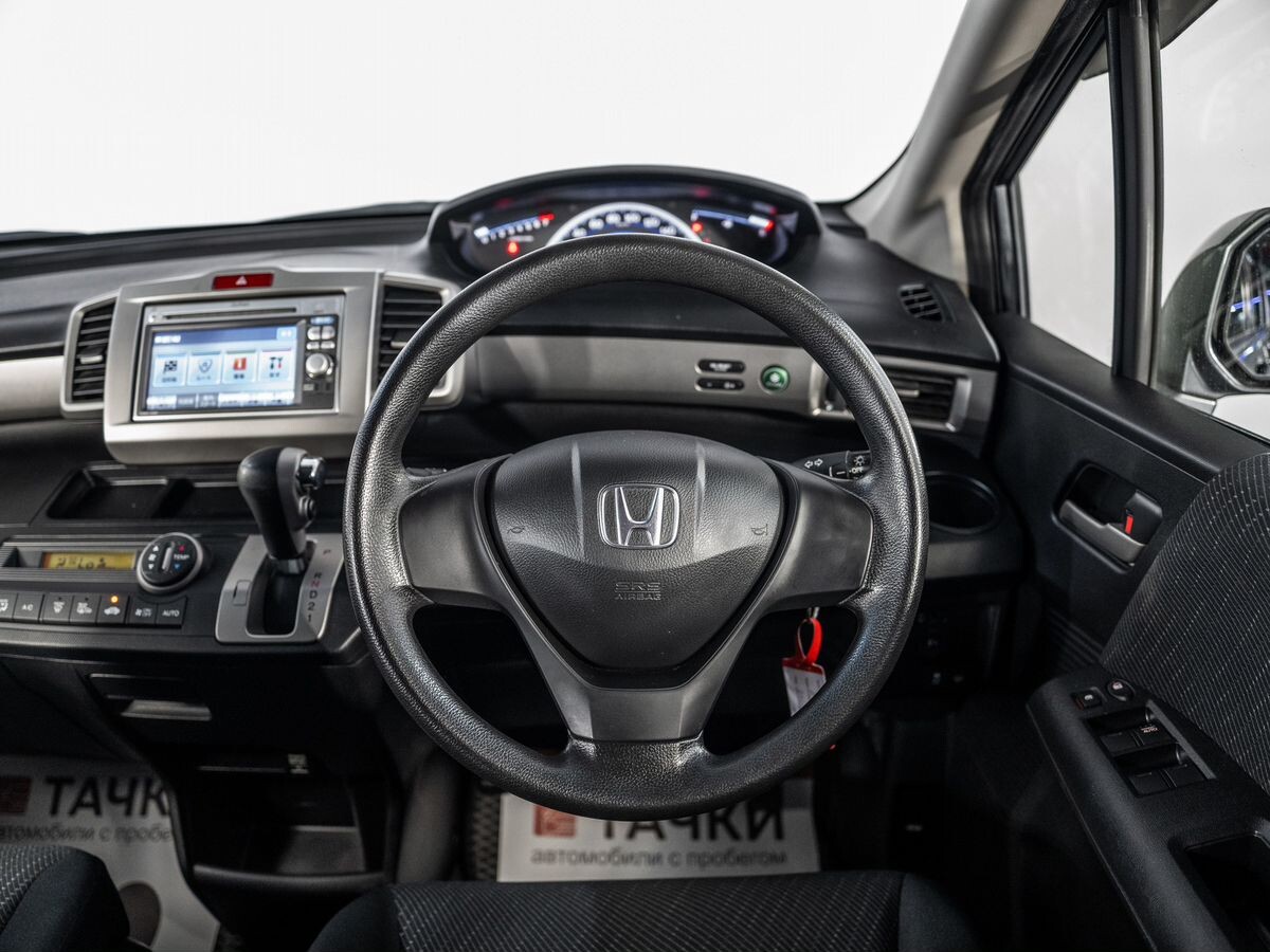 Honda Freed 2012 - фото автомобиля