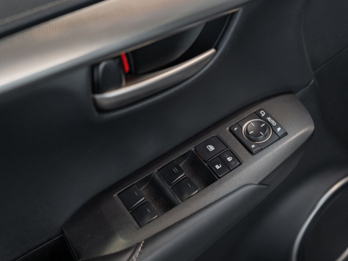 Lexus NX200 2015 - фото автомобиля