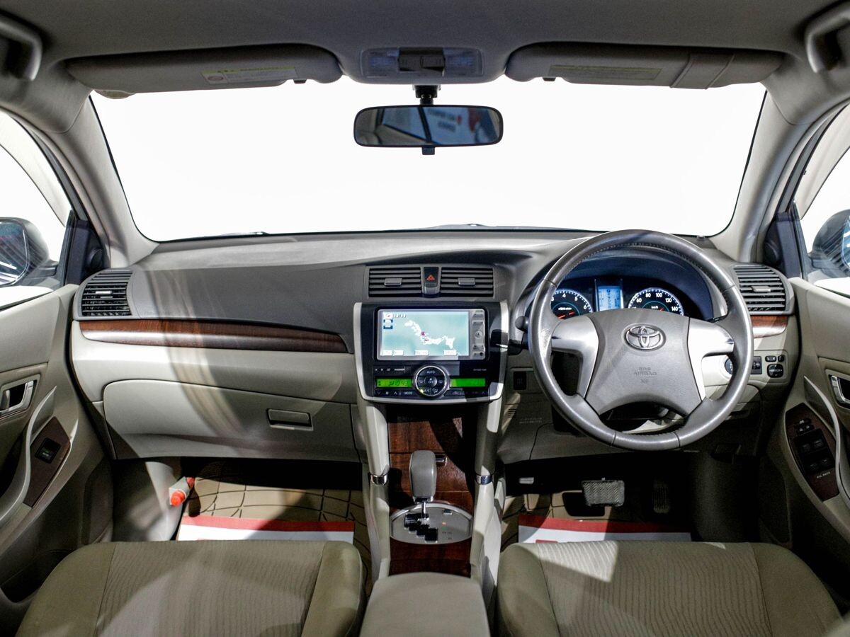 Toyota Premio 2010 - фото автомобиля