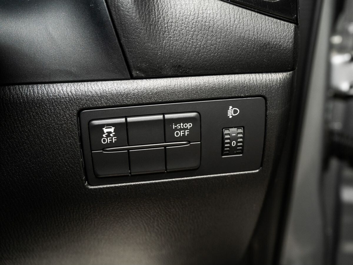 Mazda Axela 2015 - фото автомобиля