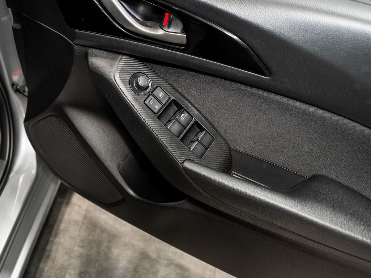 Mazda Axela 2015 - фото автомобиля