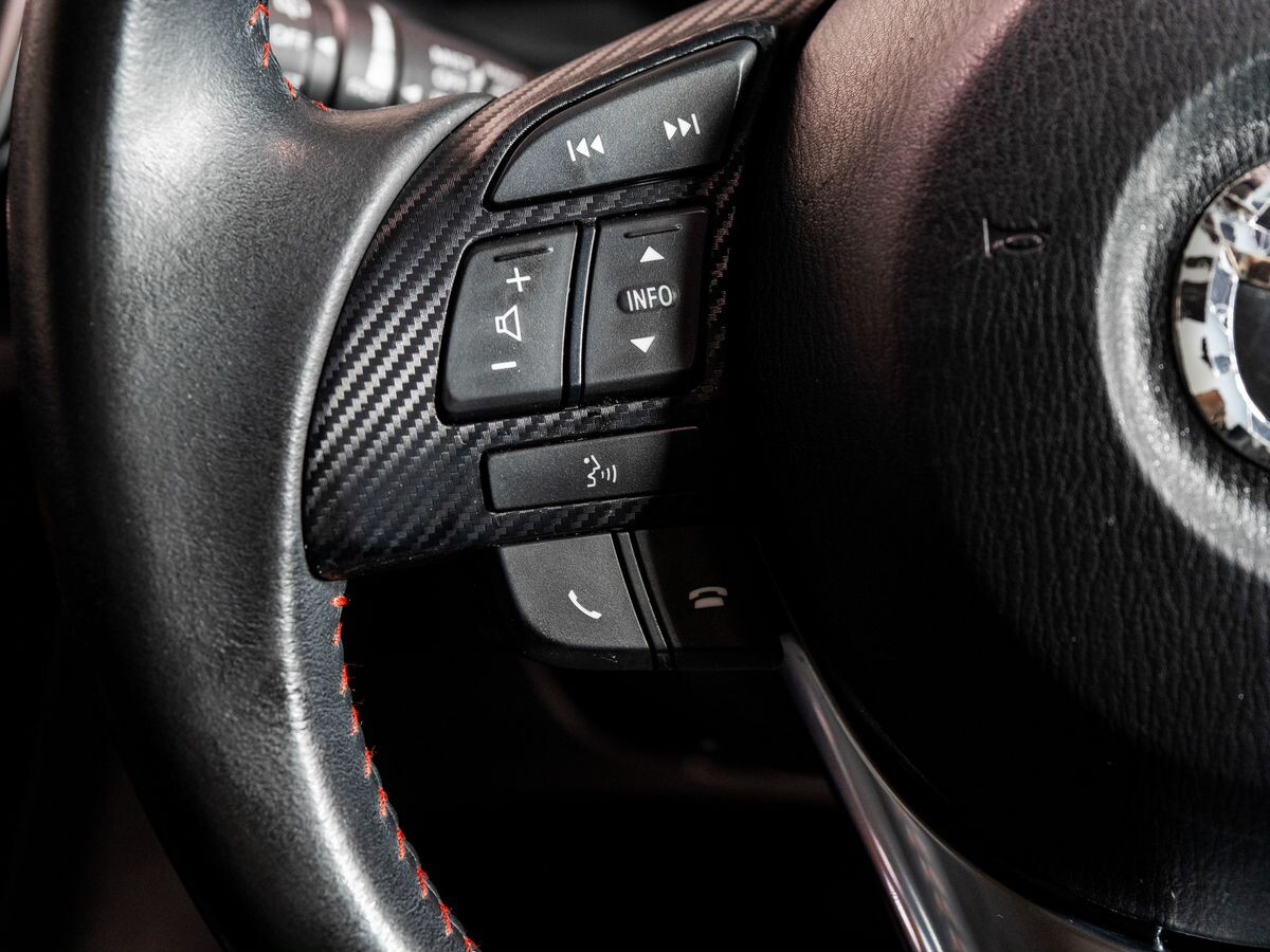 Mazda Axela 2015 - фото автомобиля
