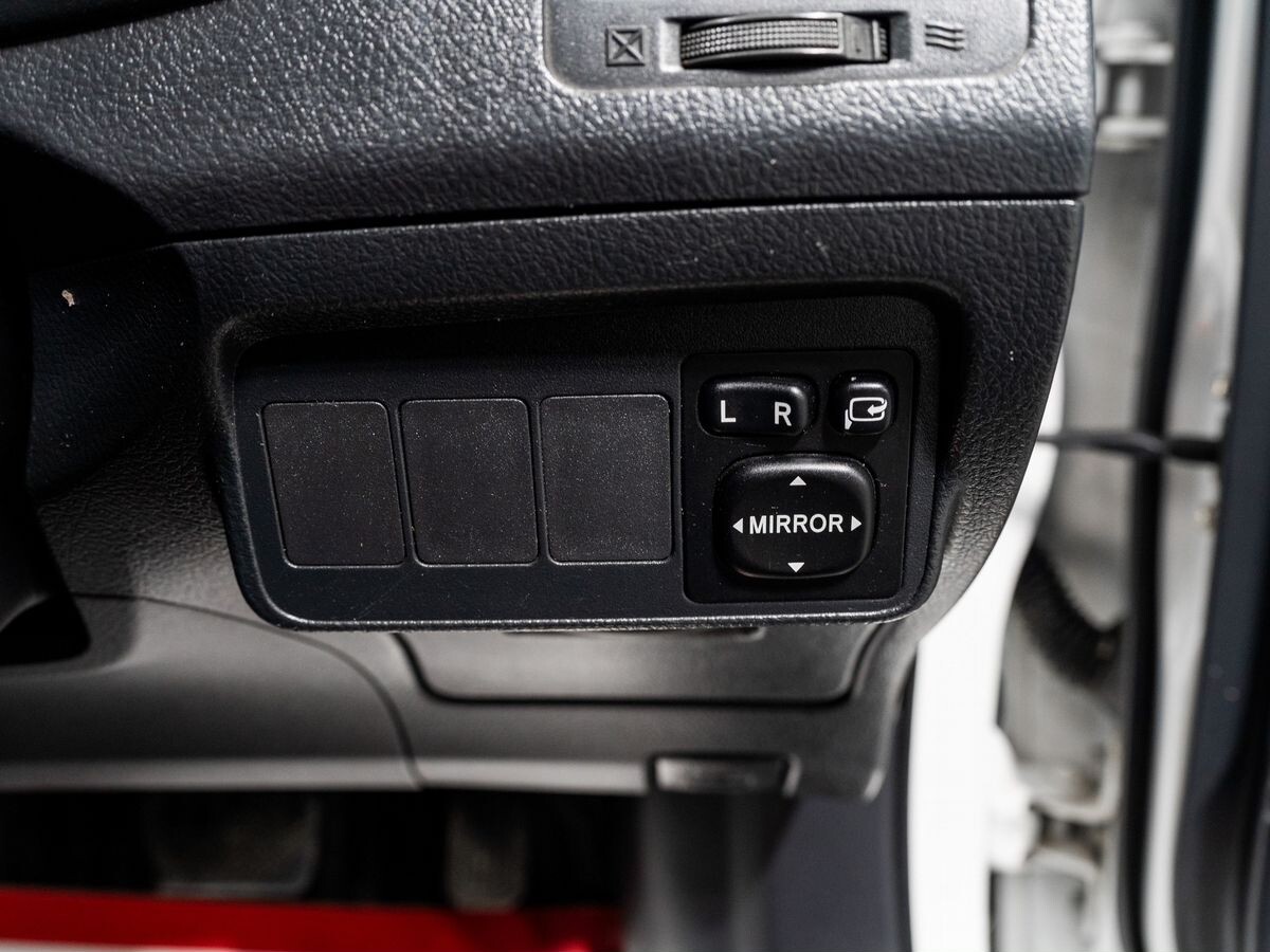 Toyota Corolla Fielder 2011 - фото автомобиля