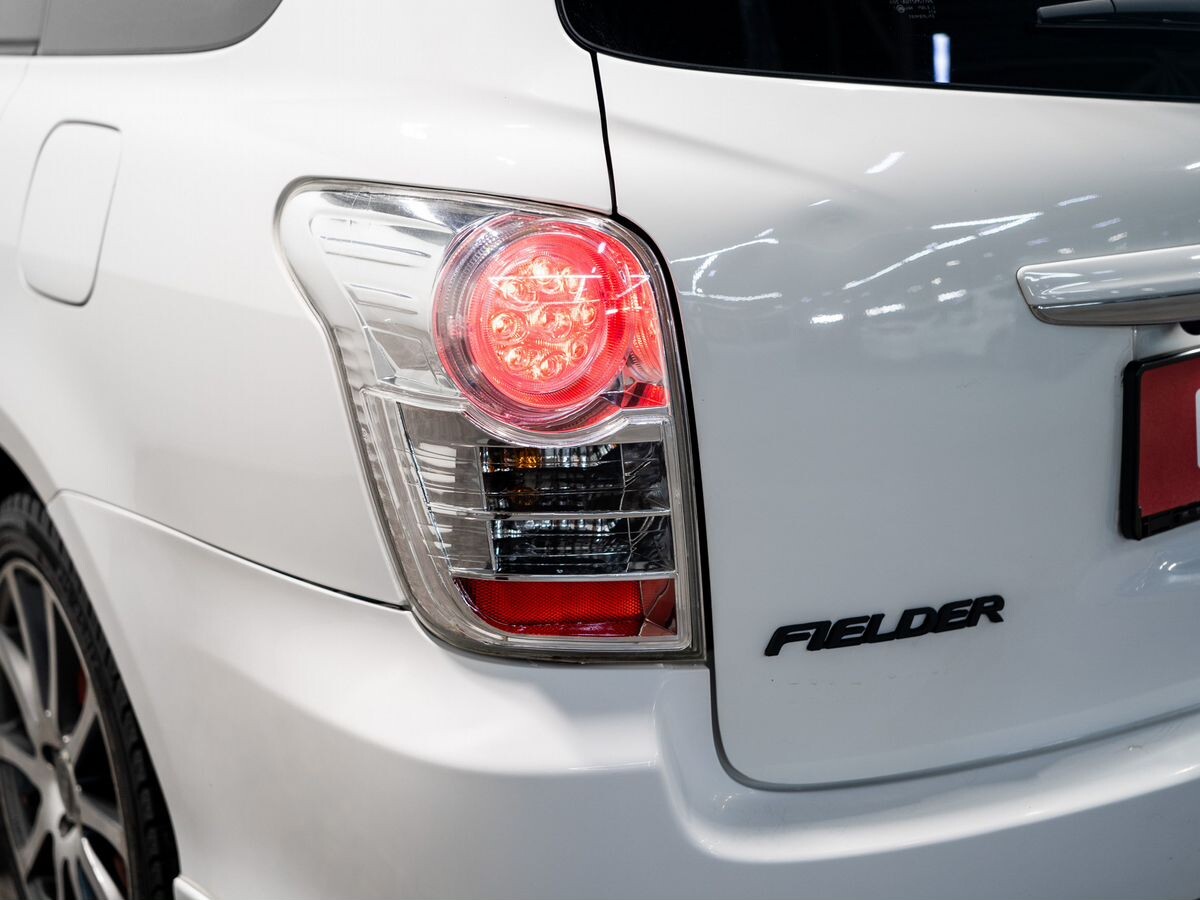 Toyota Corolla Fielder 2011 - фото автомобиля