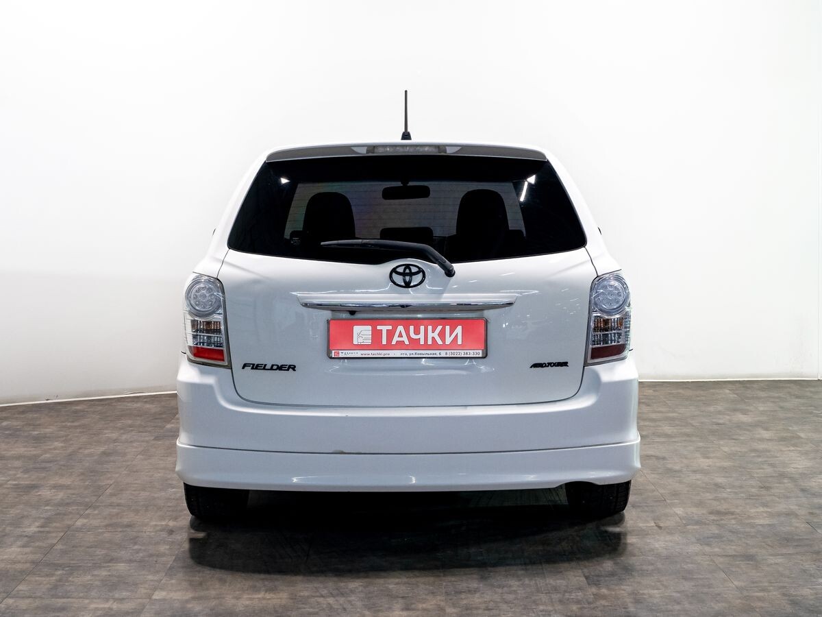 Toyota Corolla Fielder 2011 - фото автомобиля
