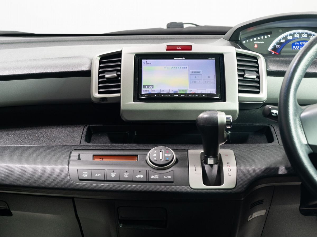 Honda Freed 2012 - фото автомобиля