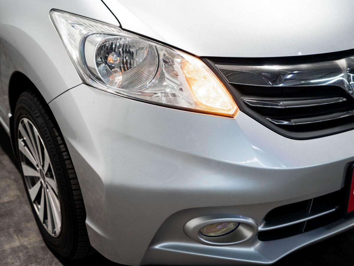 Honda Freed 2012 - фото автомобиля