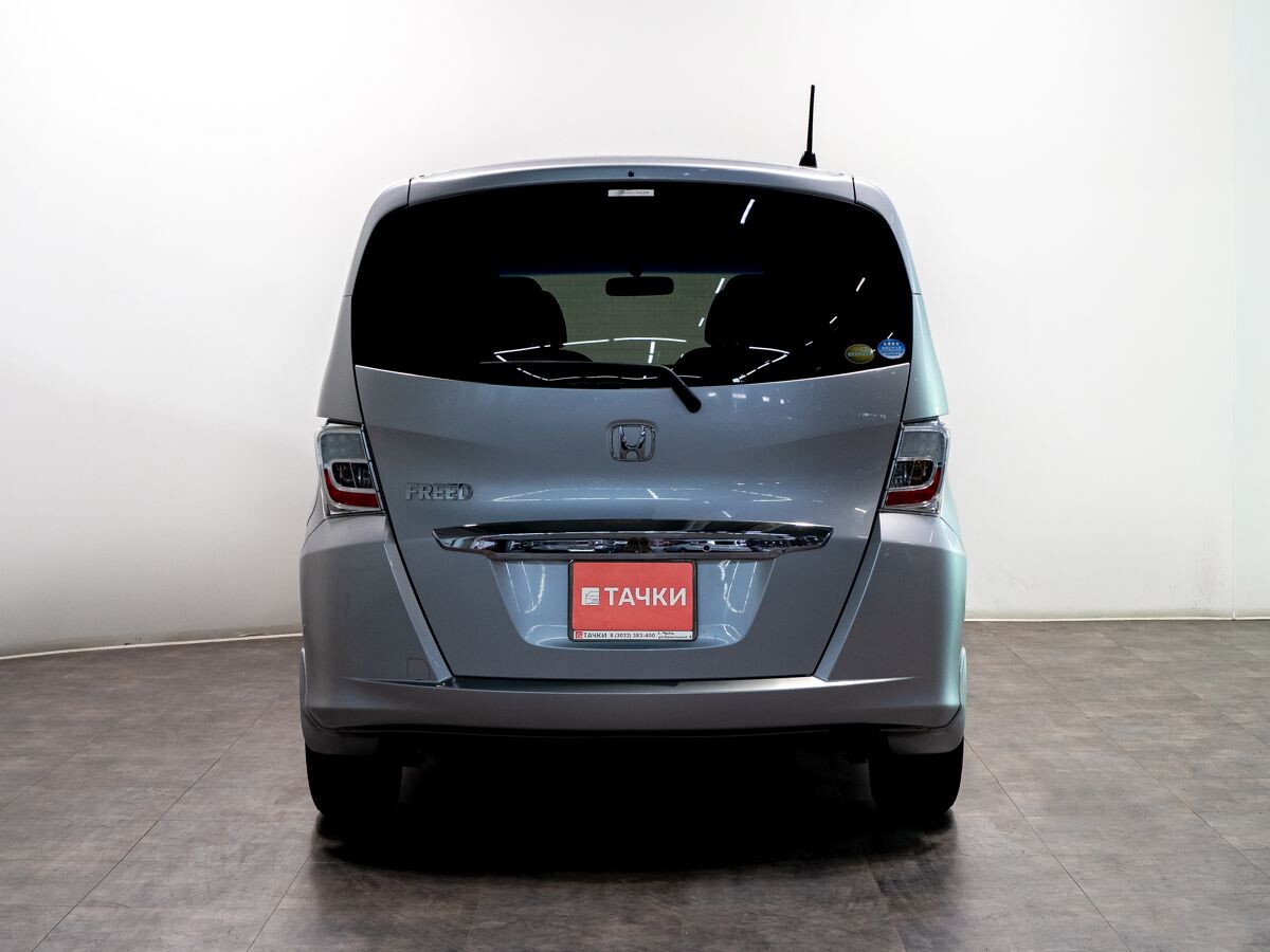 Honda Freed 2012 - фото автомобиля