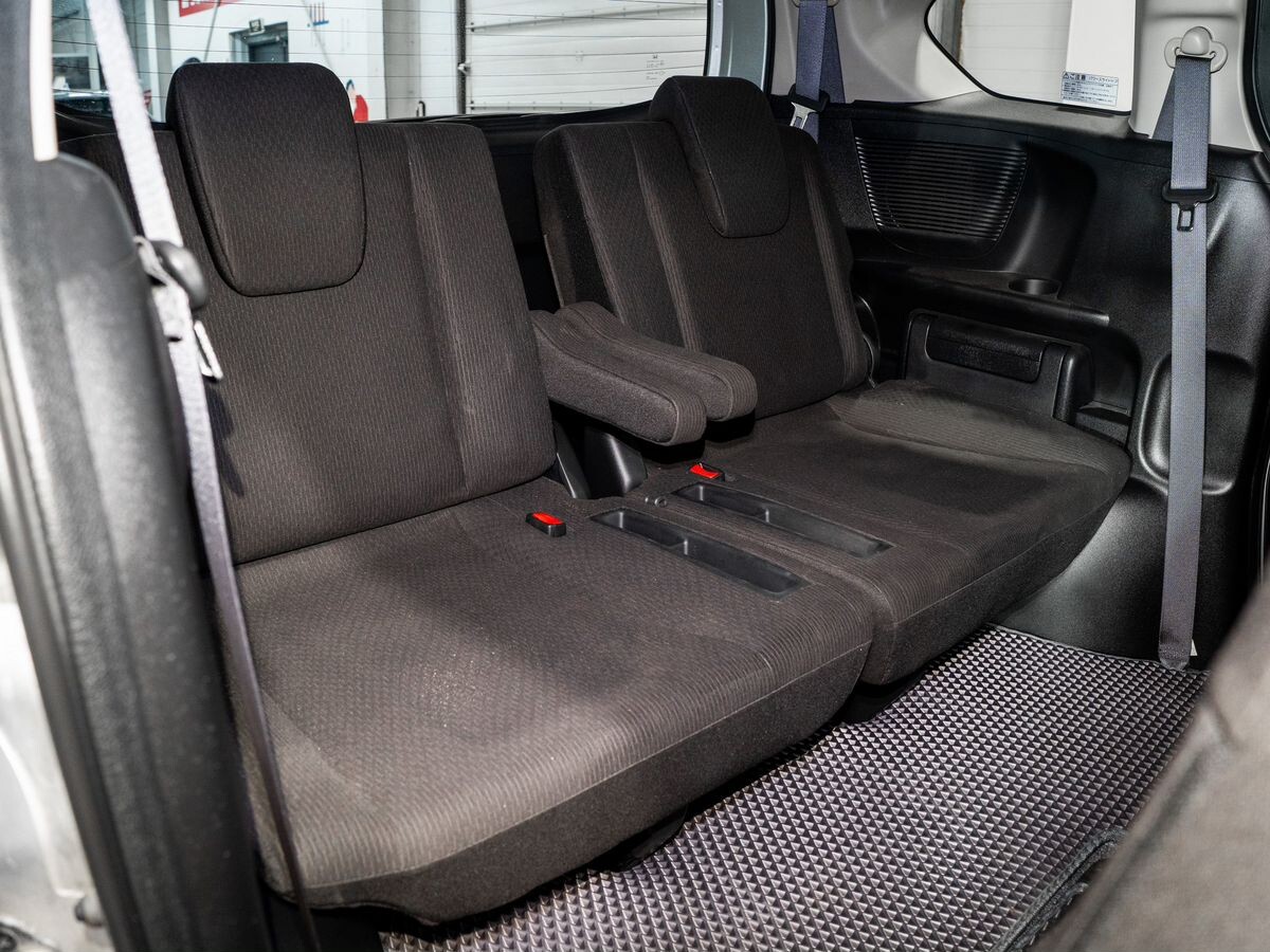 Honda Freed 2012 - фото автомобиля