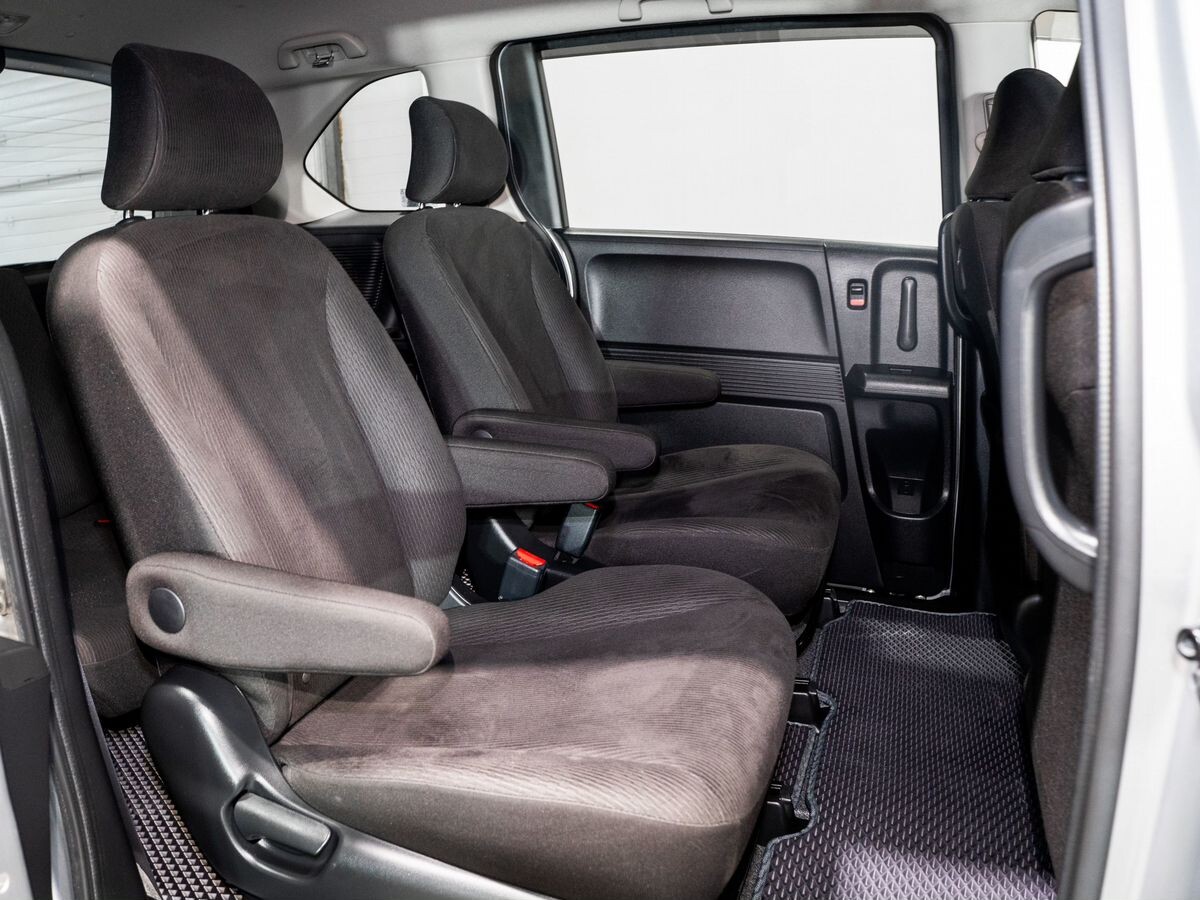 Honda Freed 2012 - фото автомобиля