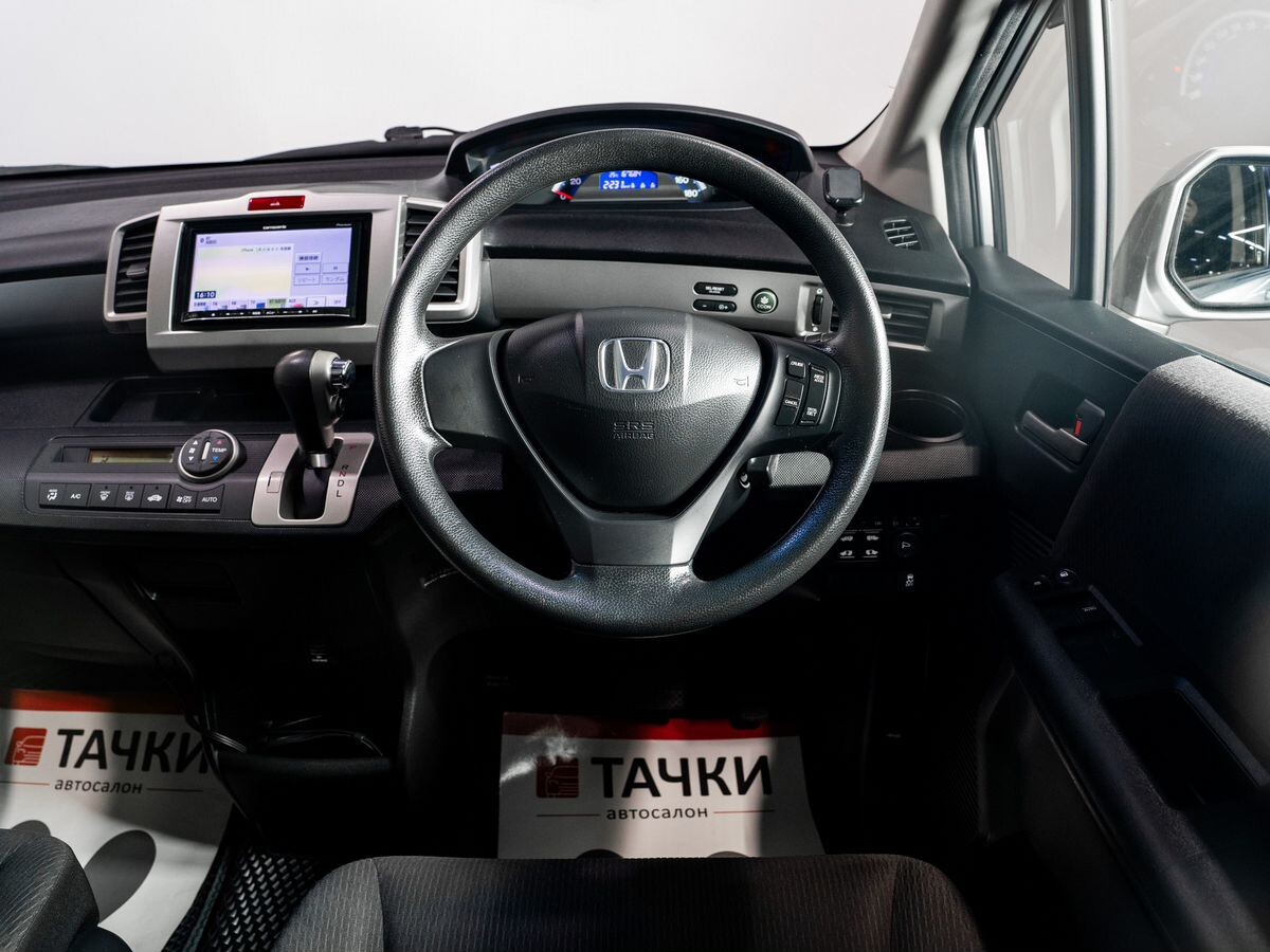 Honda Freed 2012 - фото автомобиля